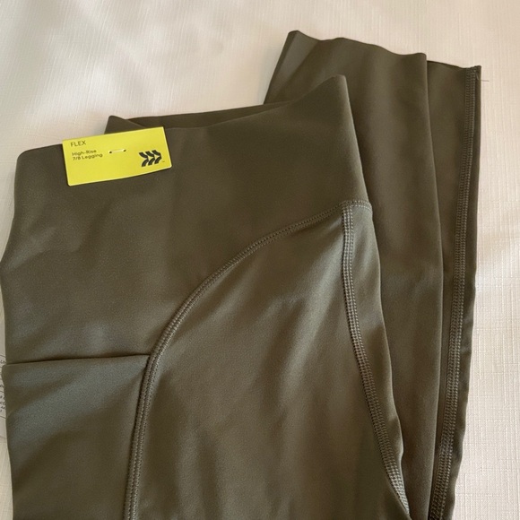 all in Motion Pants - Legging 7/8 All In Motion Flex Womens new size high rise M long 69% polyester
